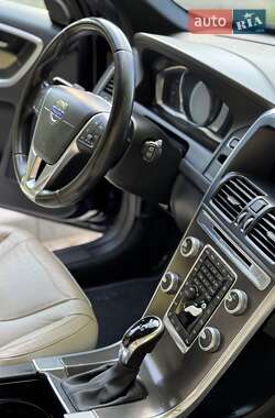 Внедорожник / Кроссовер Volvo XC60 2015 в 