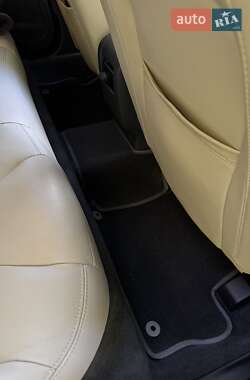 Внедорожник / Кроссовер Volvo XC60 2015 в 