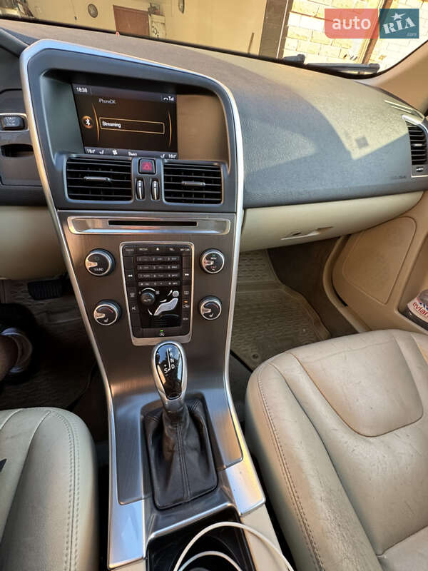 Внедорожник / Кроссовер Volvo XC60 2014 в Киеве