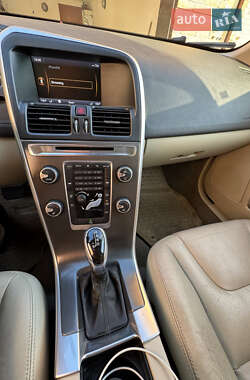 Внедорожник / Кроссовер Volvo XC60 2014 в 