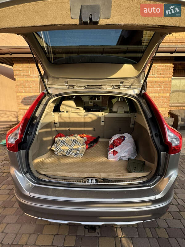 Внедорожник / Кроссовер Volvo XC60 2014 в Киеве