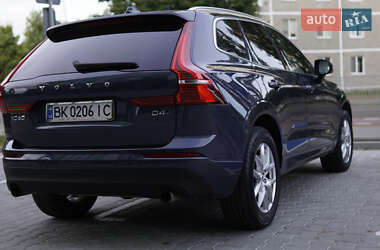 Внедорожник / Кроссовер Volvo XC60 2017 в 