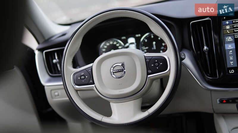 Внедорожник / Кроссовер Volvo XC60 2017 в Вараше