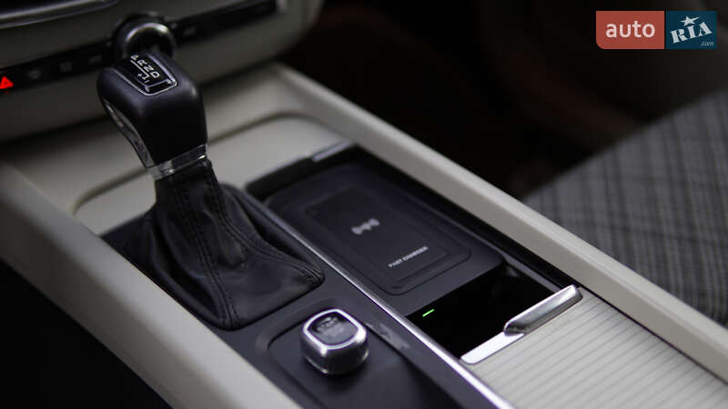 Внедорожник / Кроссовер Volvo XC60 2017 в Вараше