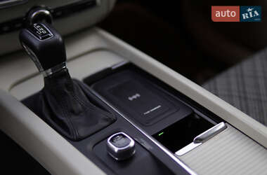 Внедорожник / Кроссовер Volvo XC60 2017 в 