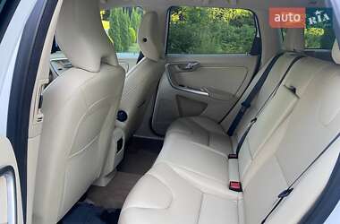 Внедорожник / Кроссовер Volvo XC60 2015 в 