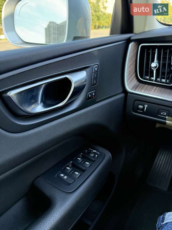 Внедорожник / Кроссовер Volvo XC60 2021 в Киеве фото 13 Внедорожник / Кроссовер Volvo XC60 2021 в Киеве
