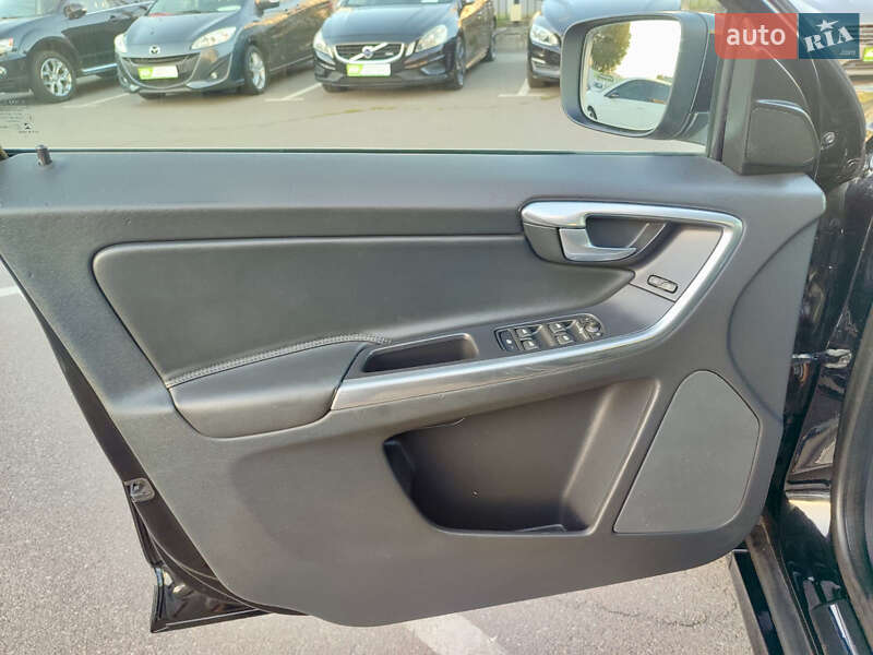 Внедорожник / Кроссовер Volvo XC60 2016 в Киеве