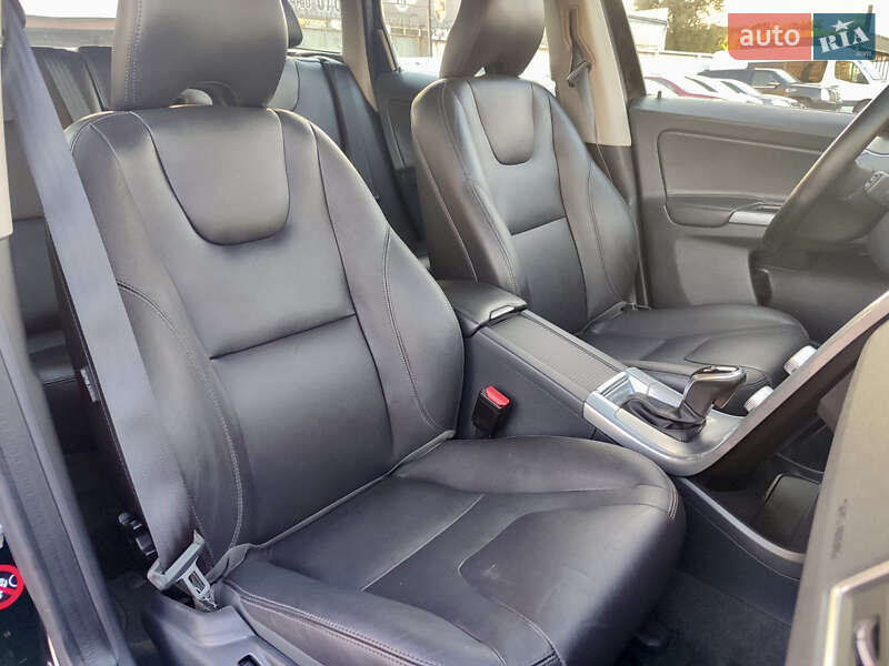 Внедорожник / Кроссовер Volvo XC60 2016 в Киеве