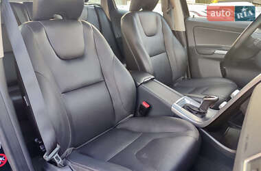 Внедорожник / Кроссовер Volvo XC60 2016 в 