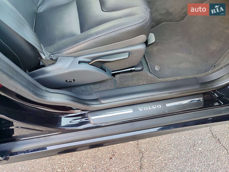 Внедорожник / Кроссовер Volvo XC60 2016 в Киеве