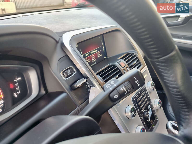 Внедорожник / Кроссовер Volvo XC60 2016 в Киеве