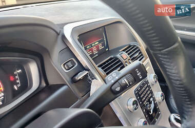 Внедорожник / Кроссовер Volvo XC60 2016 в 