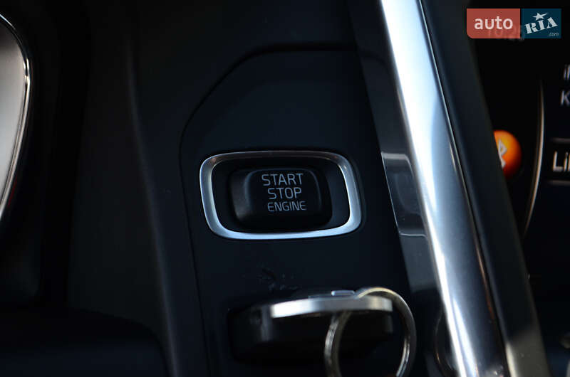 Внедорожник / Кроссовер Volvo XC60 2017 в Киеве