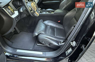 Внедорожник / Кроссовер Volvo XC60 2021 в 