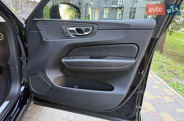 Внедорожник / Кроссовер Volvo XC60 2021 в 