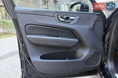 Внедорожник / Кроссовер Volvo XC60 2021 в 