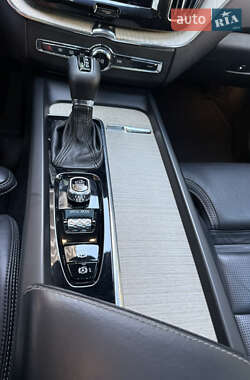 Внедорожник / Кроссовер Volvo XC60 2021 в 