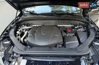 Внедорожник / Кроссовер Volvo XC60 2021 в 