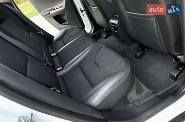 Внедорожник / Кроссовер Volvo XC60 2015 в 