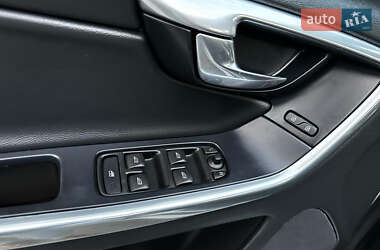 Внедорожник / Кроссовер Volvo XC60 2015 в 