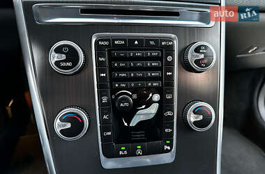 Внедорожник / Кроссовер Volvo XC60 2015 в 