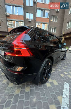 Внедорожник / Кроссовер Volvo XC60 2024 в 