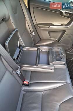 Позашляховик / Кросовер Volvo XC60 2013 в 