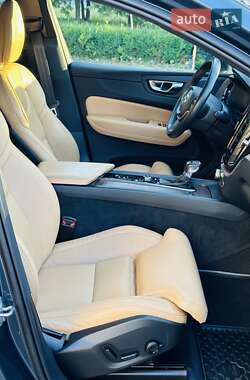 Внедорожник / Кроссовер Volvo XC60 2019 в 