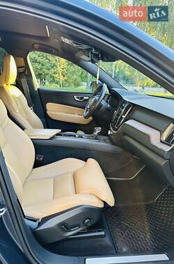 Внедорожник / Кроссовер Volvo XC60 2019 в 