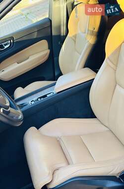 Внедорожник / Кроссовер Volvo XC60 2019 в 