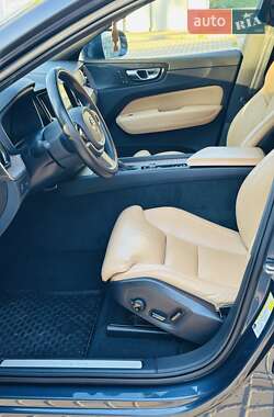 Внедорожник / Кроссовер Volvo XC60 2019 в 