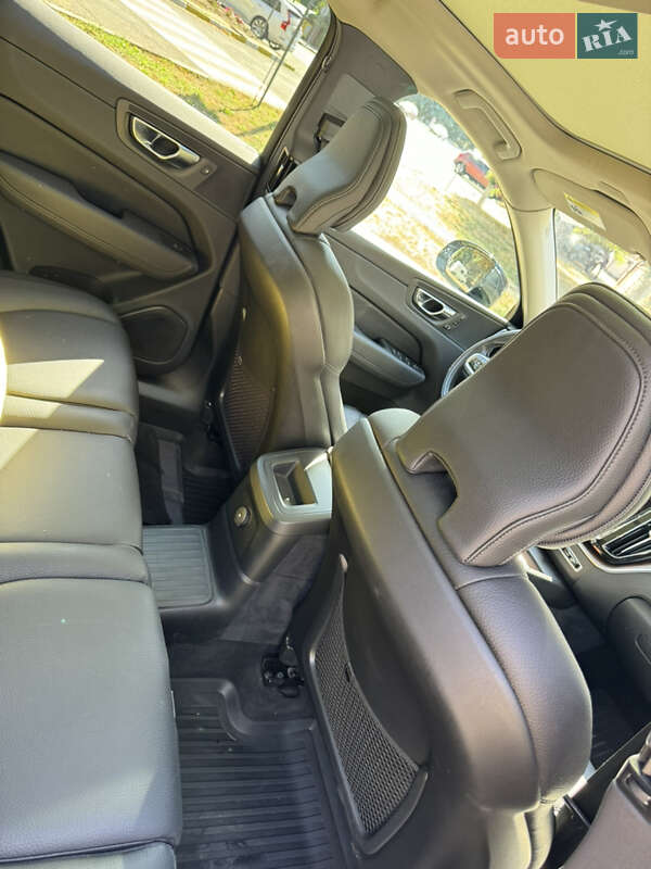 Внедорожник / Кроссовер Volvo XC60 2021 в Подольске