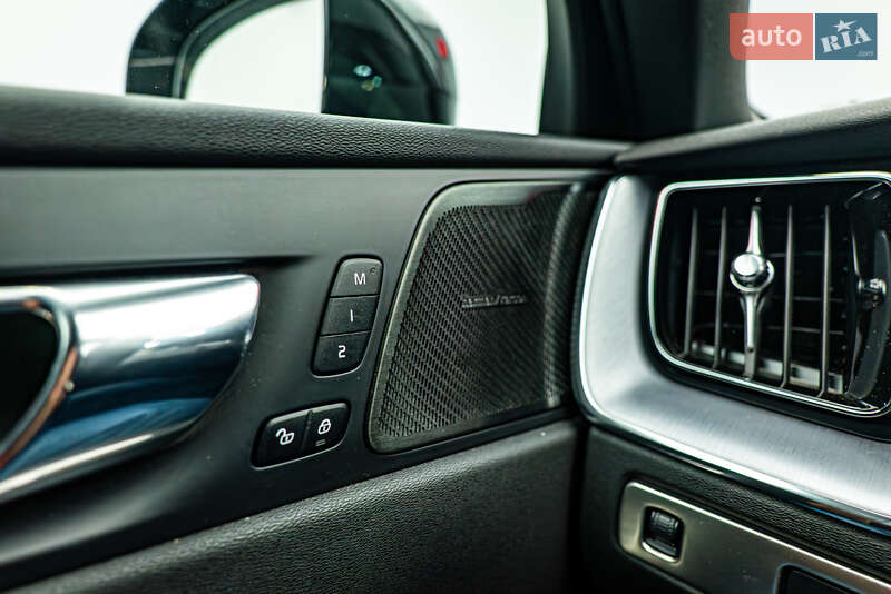 Внедорожник / Кроссовер Volvo XC60 2019 в Киеве фото 17 Внедорожник / Кроссовер Volvo XC60 2019 в Киеве