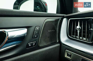 Внедорожник / Кроссовер Volvo XC60 2019 в 