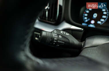 Внедорожник / Кроссовер Volvo XC60 2019 в 