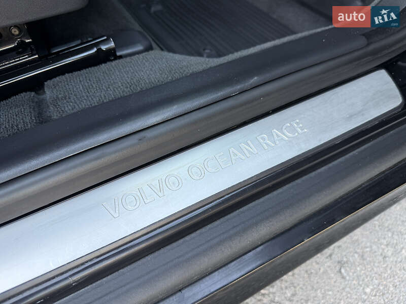 Внедорожник / Кроссовер Volvo XC60 2015 в Ровно