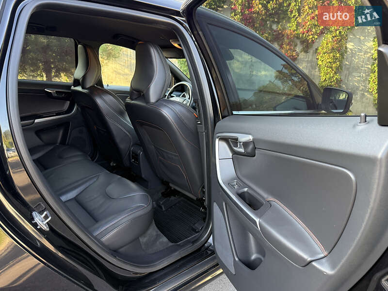 Внедорожник / Кроссовер Volvo XC60 2015 в Ровно