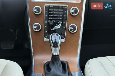 Позашляховик / Кросовер Volvo XC60 2016 в 