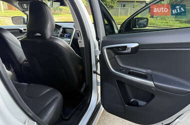 Внедорожник / Кроссовер Volvo XC60 2015 в 