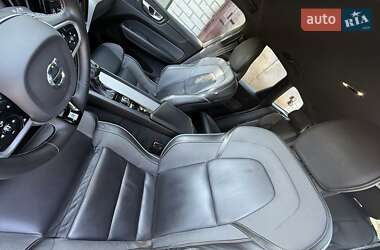 Внедорожник / Кроссовер Volvo XC60 2020 в 