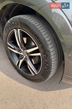 Внедорожник / Кроссовер Volvo XC60 2020 в 