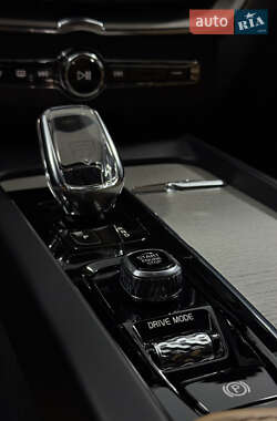 Внедорожник / Кроссовер Volvo XC60 2020 в 