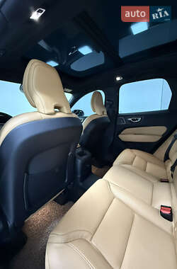 Внедорожник / Кроссовер Volvo XC60 2020 в 