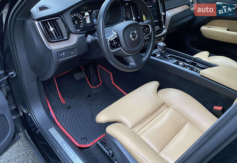 Внедорожник / Кроссовер Volvo XC60 2018 в Киеве