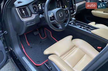 Внедорожник / Кроссовер Volvo XC60 2018 в 