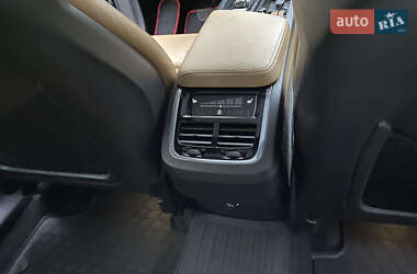Внедорожник / Кроссовер Volvo XC60 2018 в 
