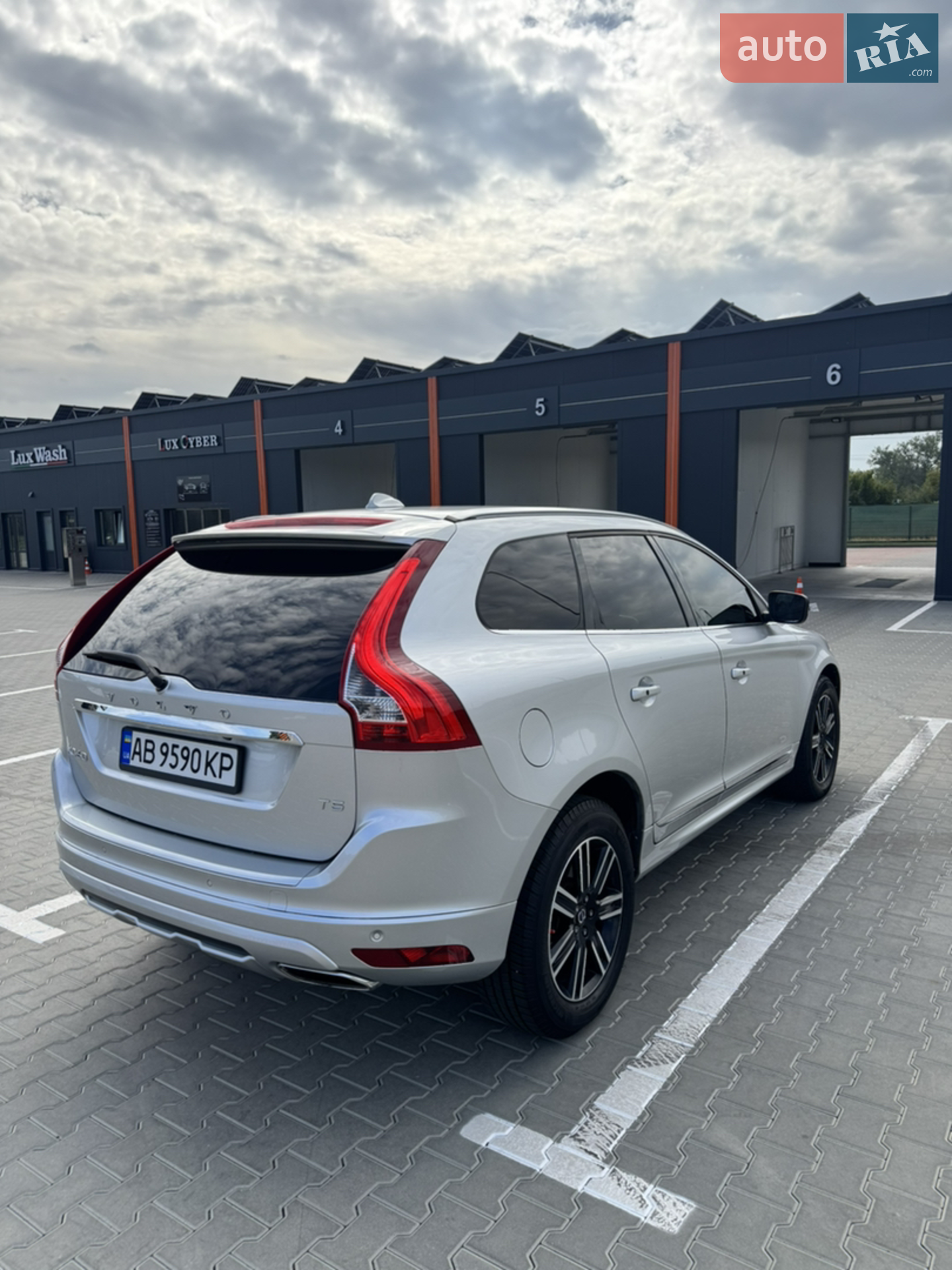 2017 Volvo XC60 - мініатюра 8