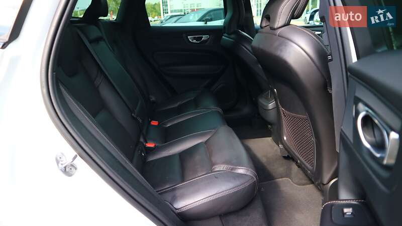 Внедорожник / Кроссовер Volvo XC60 2022 в Киеве