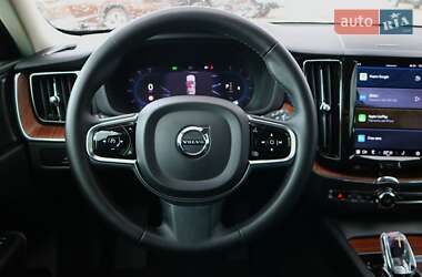 Внедорожник / Кроссовер Volvo XC60 2022 в 